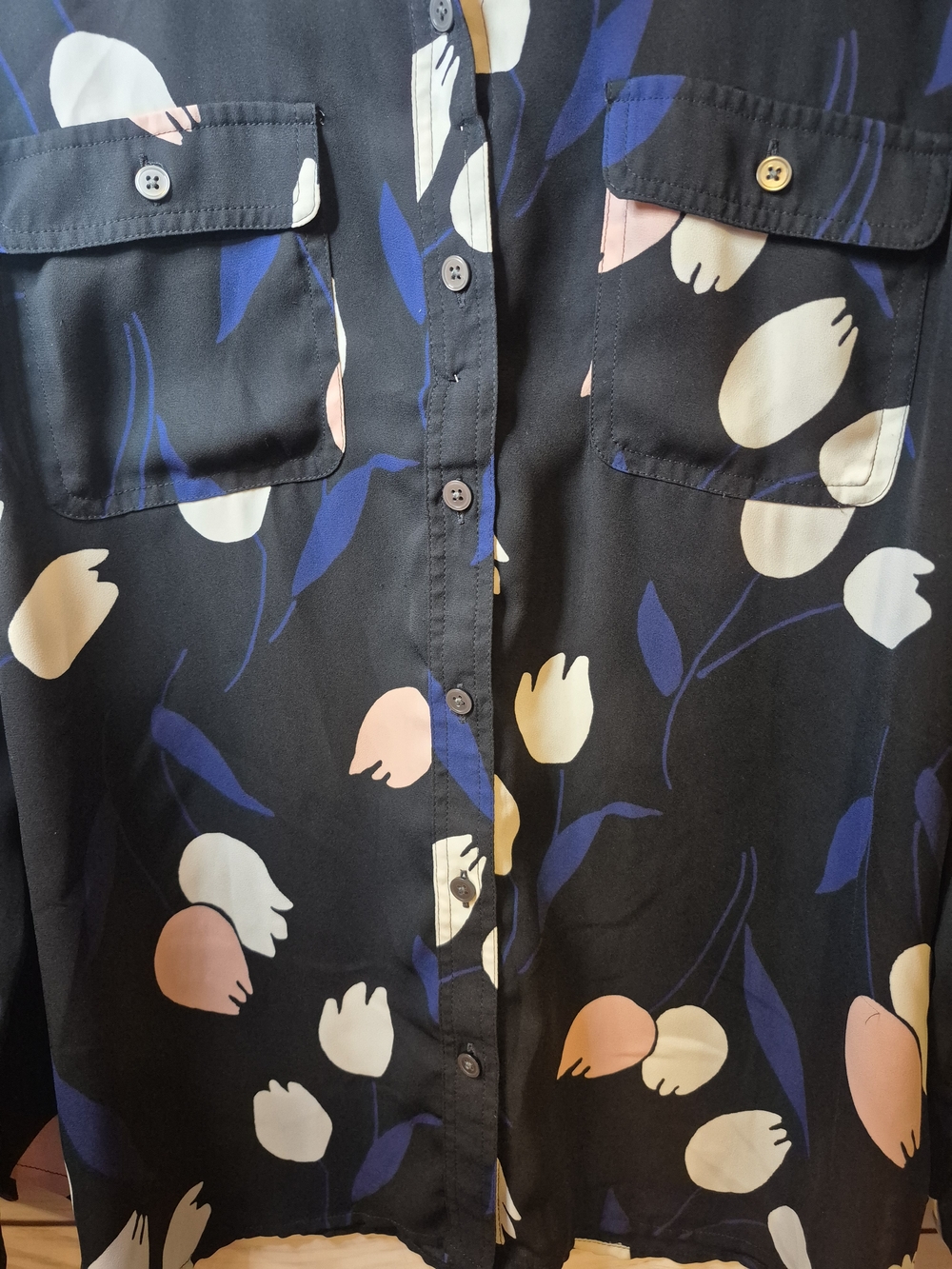 LOFT Navy Button-Front Shirt with Pink & Cream Floral Print Large - Picture 6 of 9